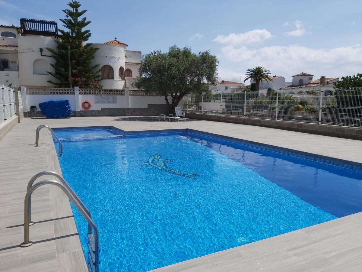 Apartament Amb Piscina Empuriabrava Eksteriør billede